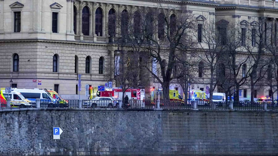 K streľbe došlo v budove Filozofickej fakulty Univerzity Karlovej na Námestí Jana Palacha v Prahe.