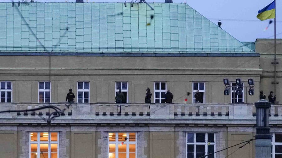 K streľbe došlo v budove Filozofickej fakulty Univerzity Karlovej na Námestí Jana Palacha v Prahe.