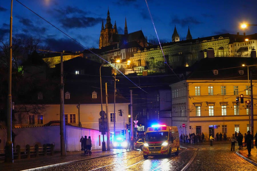 Krvavá streľba sa odohrala na Filozofickej fakulte Karlovej univerzity v Prahe.