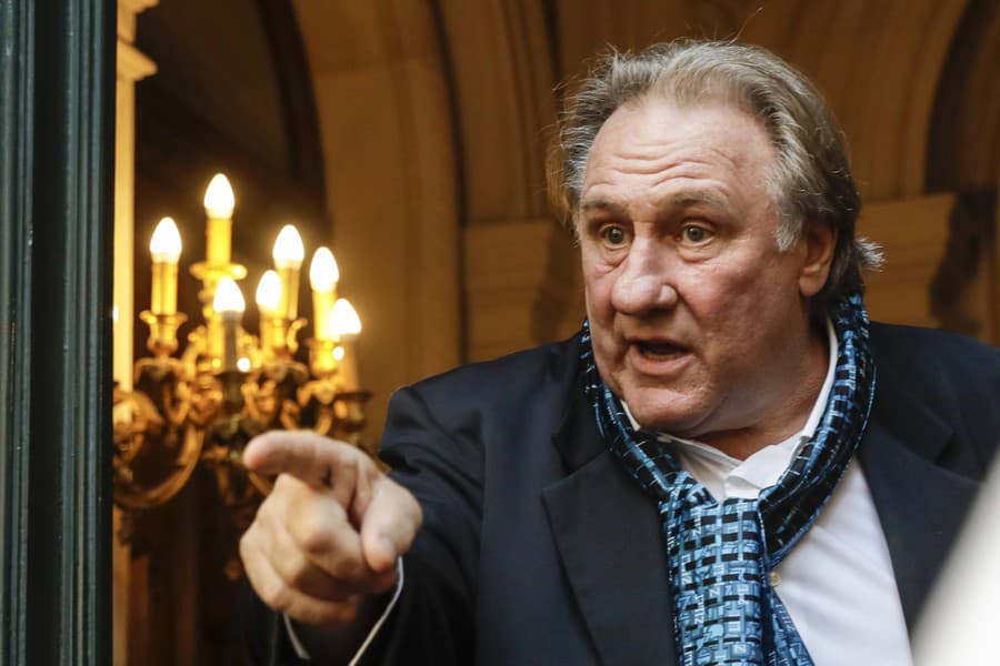 Herec Gérard Depardieu čelí