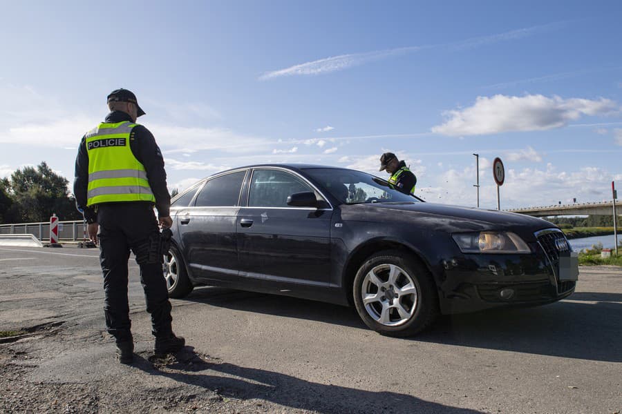 Českí policajti náhodne kontrolujú