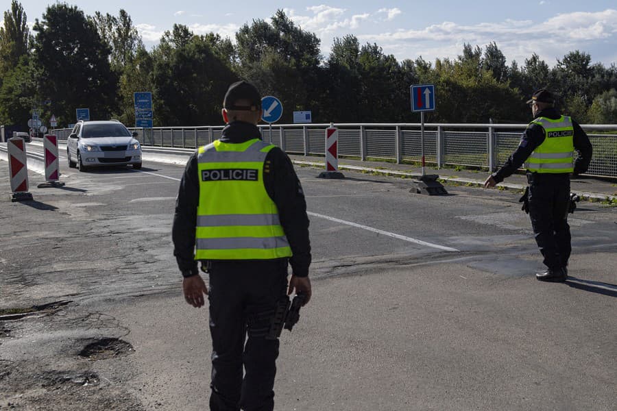 Českí policajti náhodne kontrolujú