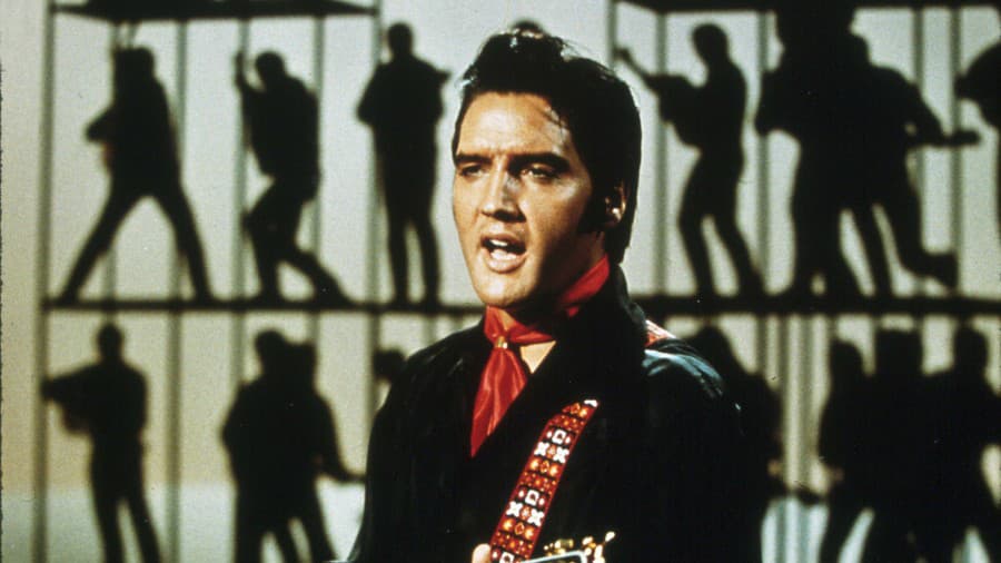 Elvis Presley zomrel vo