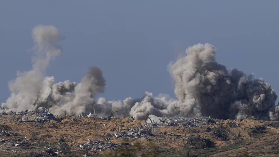 Stúpajúci dym nad Gazou.