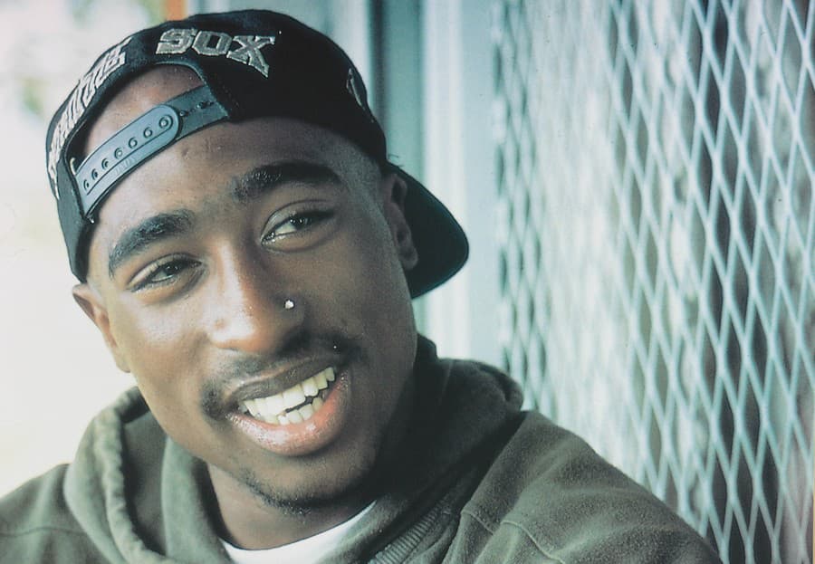 Tupac Shakur († 25).