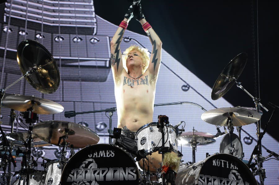 Zomrel James Kottak (†