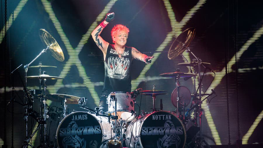 Zomrel James Kottak (†