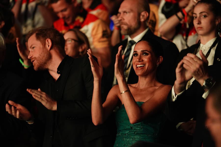 Princ Harry a Meghan Markle sa po odchode z kráľovskej rodiny snažili stať finančne nezávislými.