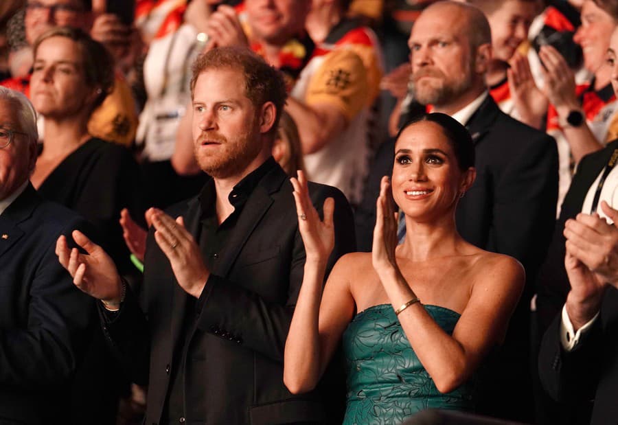 Princ Harry a Meghan Markle sa po odchode z kráľovskej rodiny snažili stať finančne nezávislými.