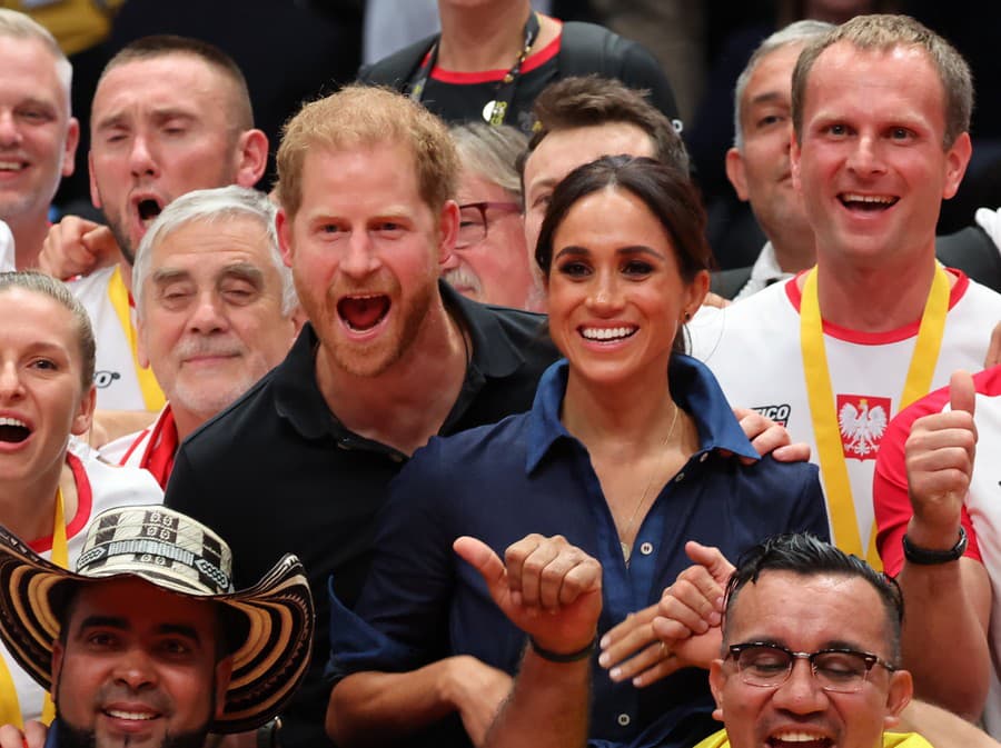 Princ Harry a Meghan Markle sa po odchode z kráľovskej rodiny snažili stať finančne nezávislými.