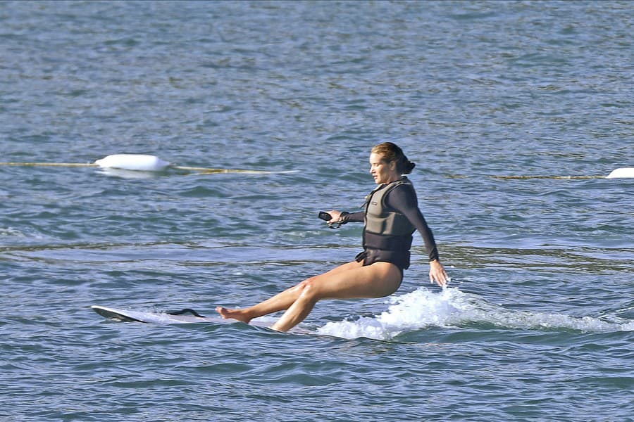 Rosie sa pri surfovaní