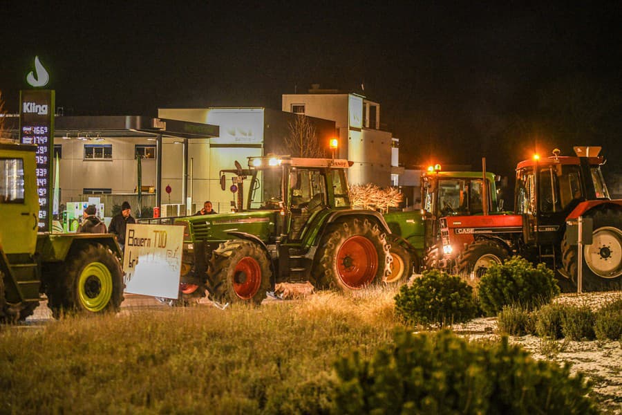 Nemeckí poľnohospodári protestujú proti