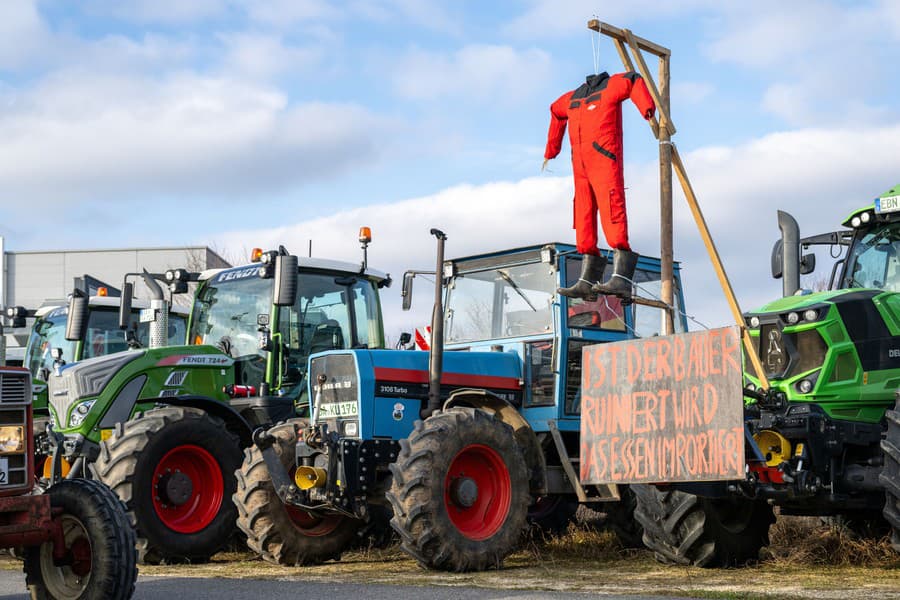 Nemeckí poľnohospodári protestujú proti