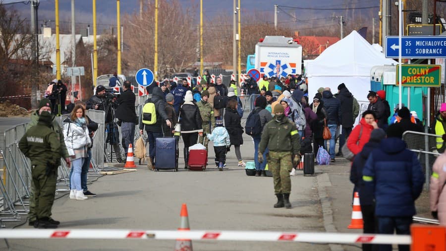 Utečenci prechádzajúci cez slovensko-ukrajinské