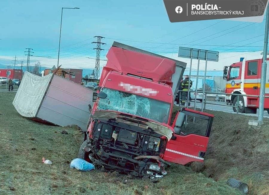 Kamión narazil do autobusovej