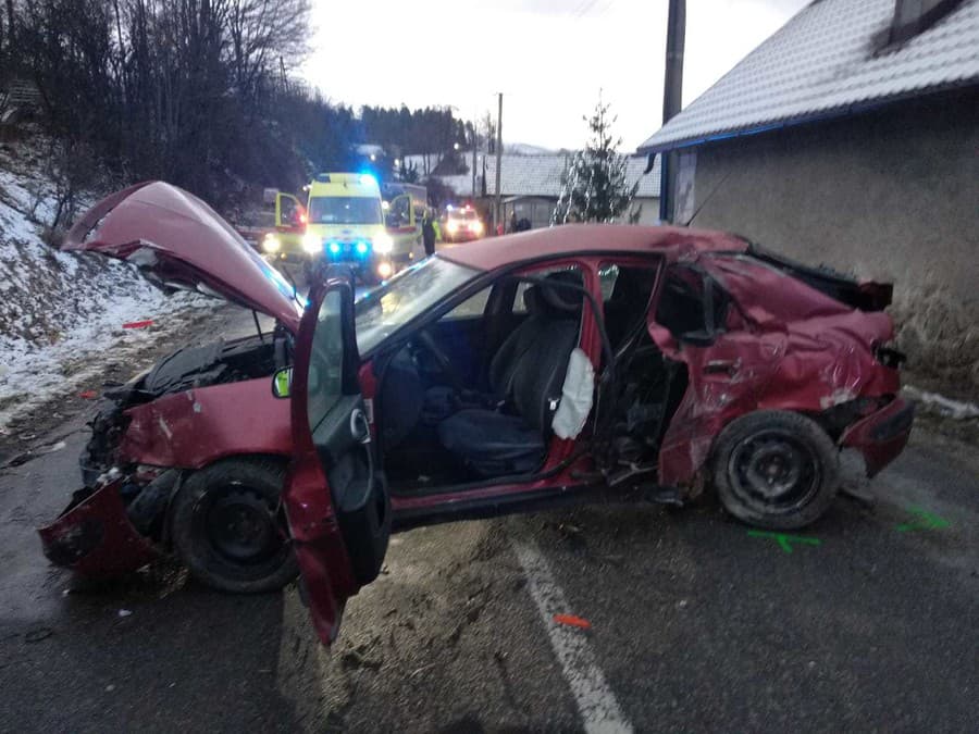 V okrese Považská Bystrica, obci Domaniža, časť Kardošova Vieska došlo k tragickej dopravnej nehode.