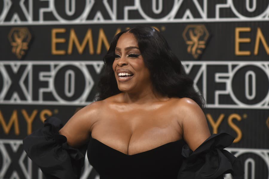 Niecy Nash-Betts na 75.