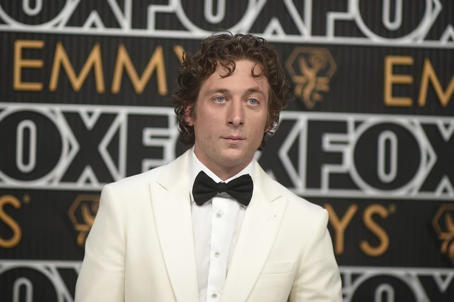 Jeremy Allen White ako