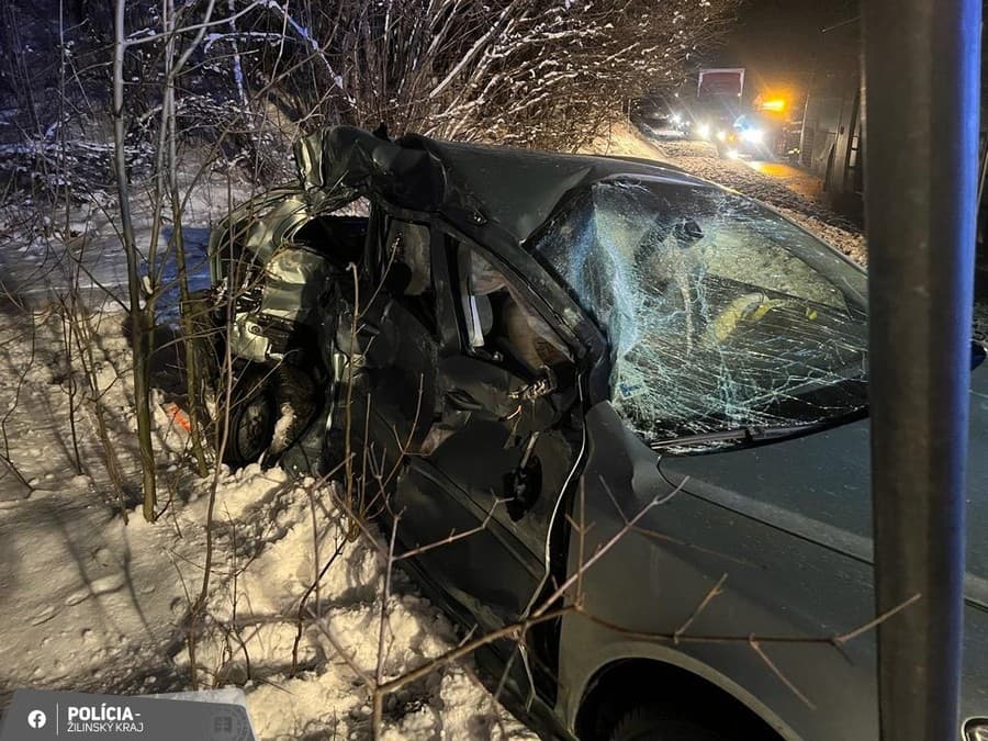 Pri nehode zahynul 19-ročný vodič.