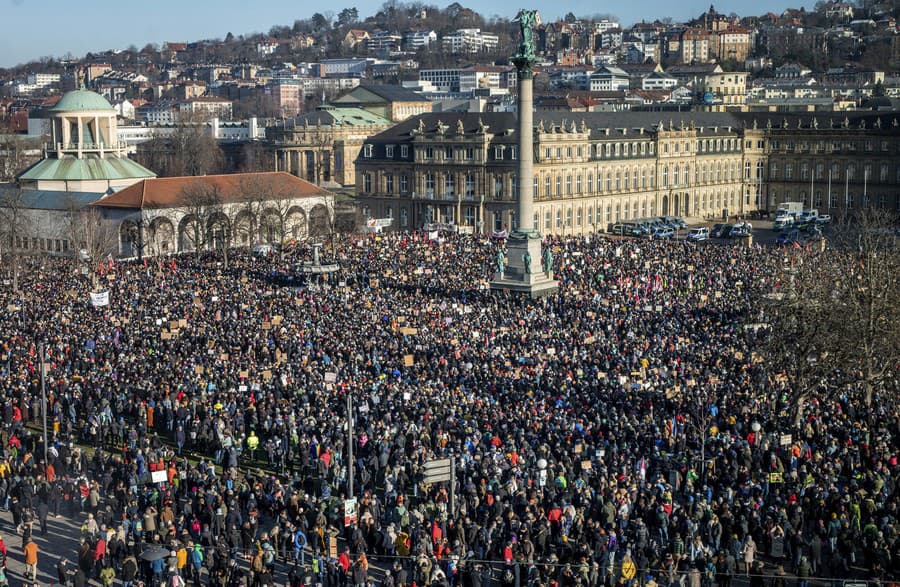 Masové protesty v Nemecku.