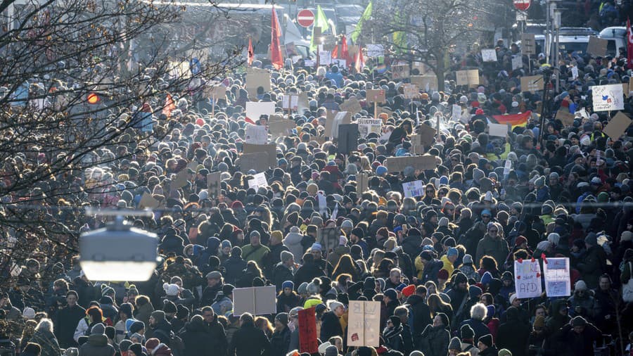 Masové protesty v Nemecku.