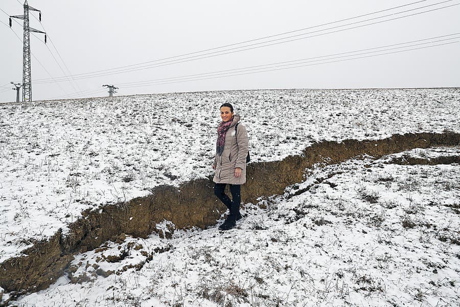 Michaela (36) sa vybrala obzrieť zosuv, no obavy z neho nemá.