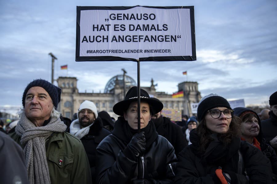 Masové protesty v Nemecku.