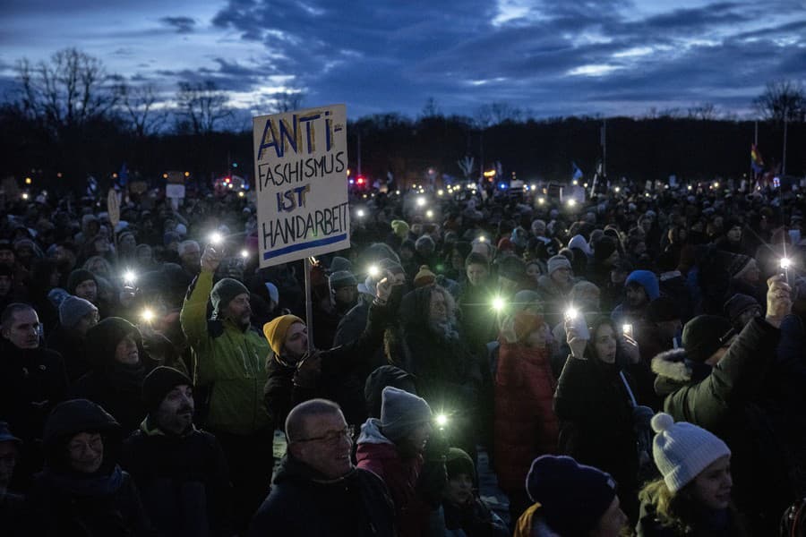 Masové protesty v Nemecku.