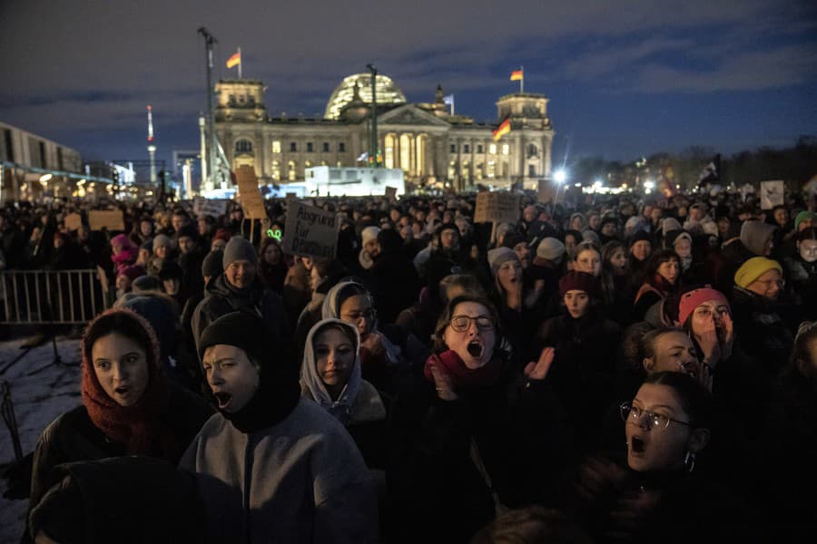 Masové protesty v Nemecku.