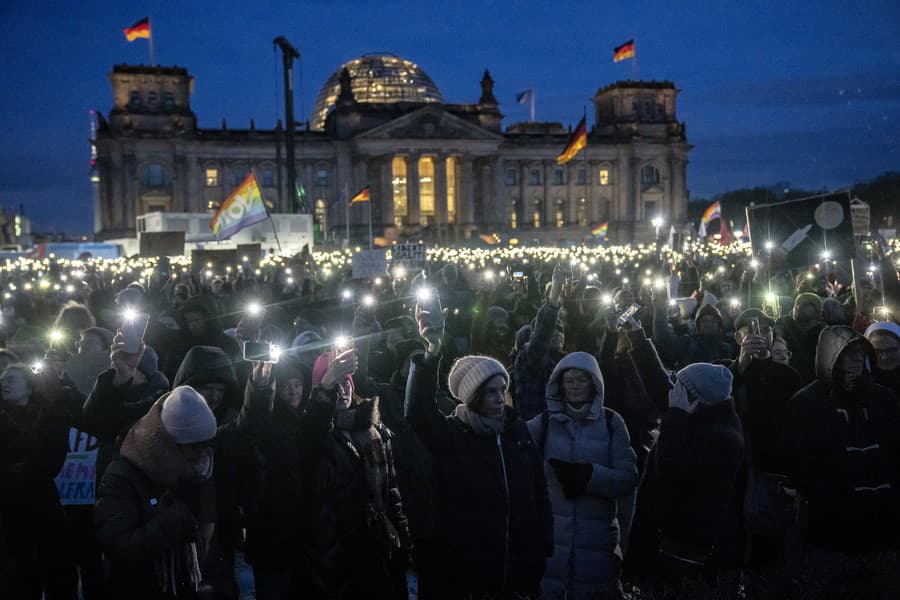 Masové protesty v Nemecku.