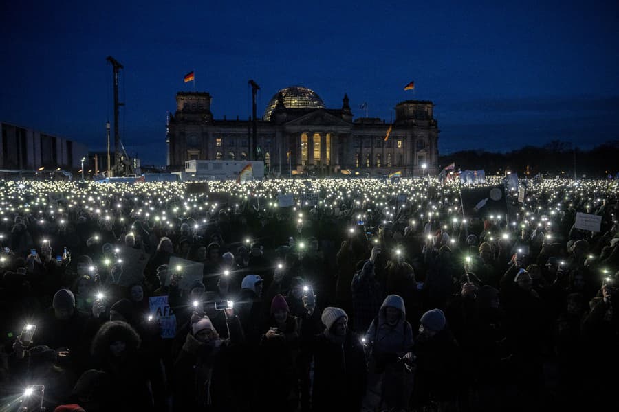 Masové protesty v Nemecku.