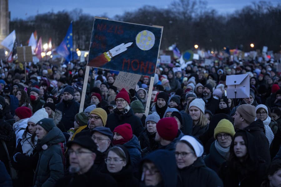 Masové protesty v Nemecku.