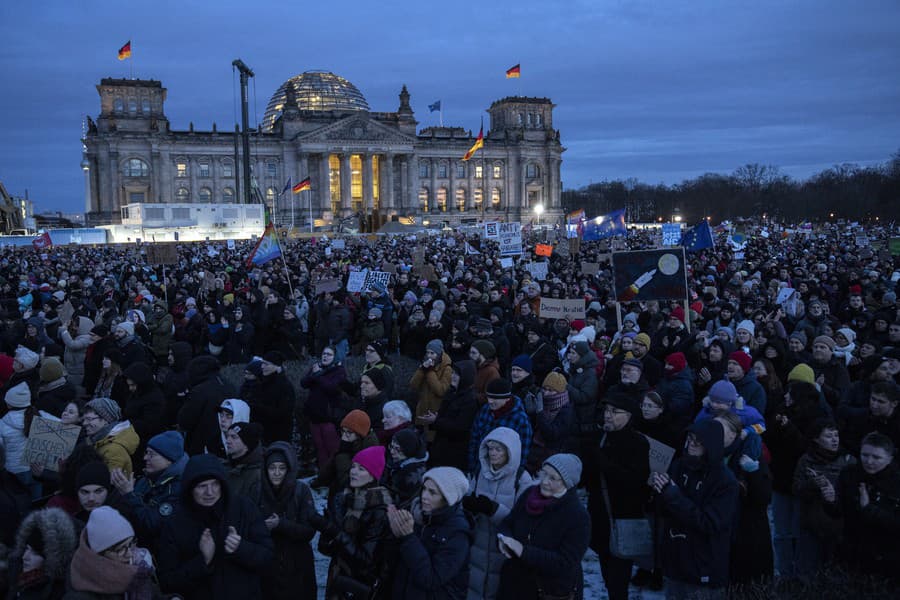 Masové protesty v Nemecku.