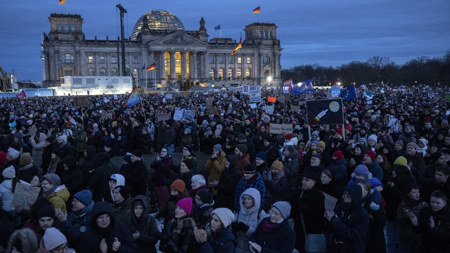 Masové protesty v Nemecku.