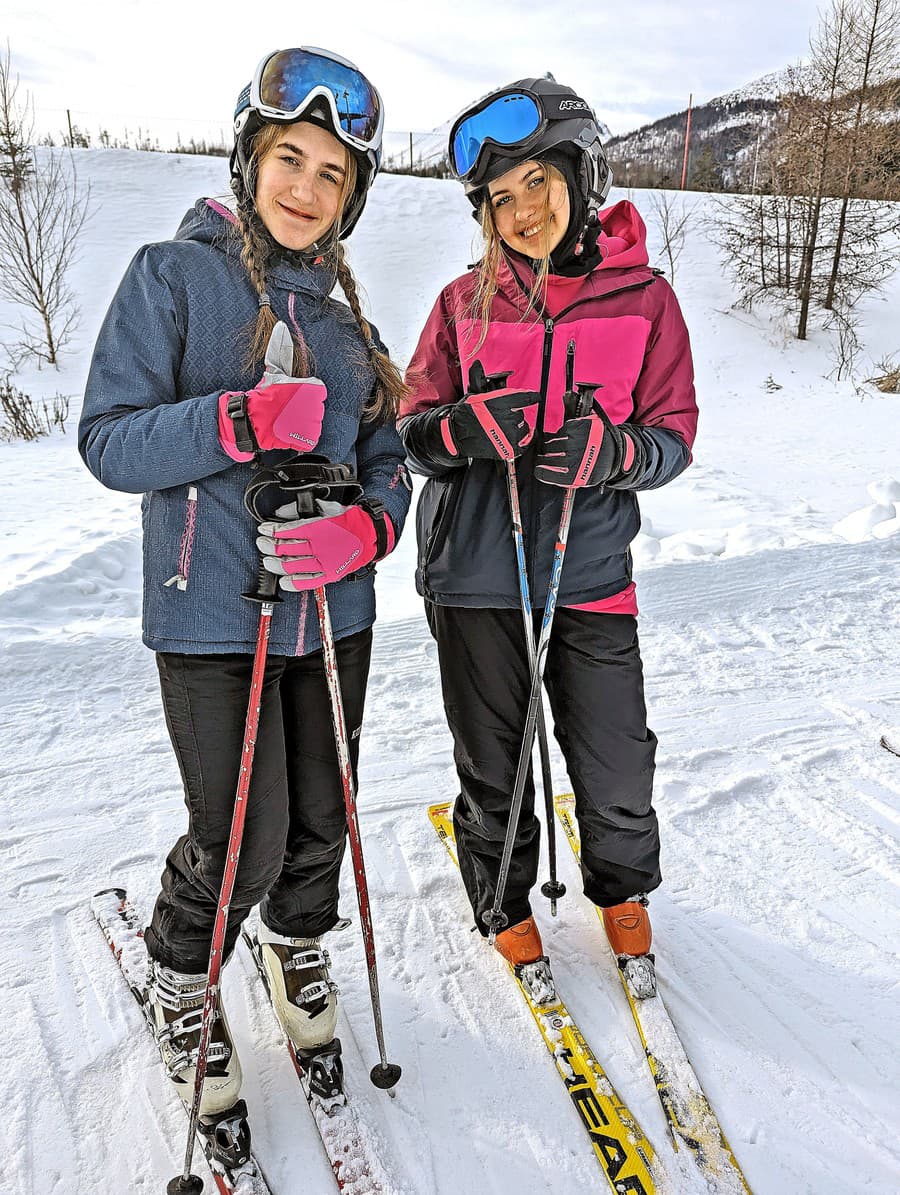 gymnazistky Sára (15) a Hana (16)