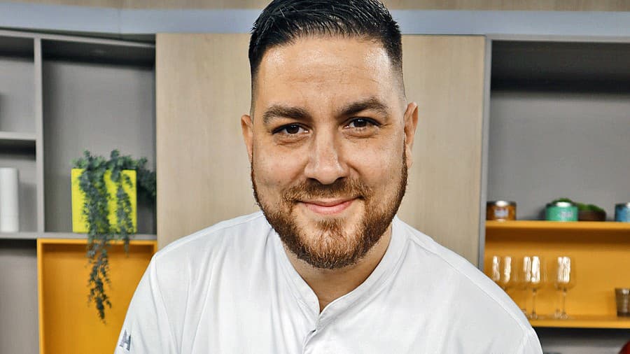 Diváci ho poznajú ako nekompromisného kuchára z relácie Na nože.