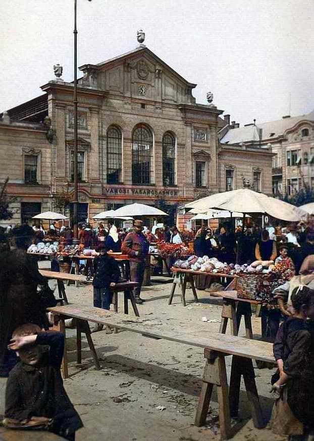 1918 Mestská tržnica - Na mieste súčasnej Starej tržnice stála bašta z 15. storočia, ktorá bola súčasťou mestského opevnenia. Súčasná budova bola postavená v roku 1910.
