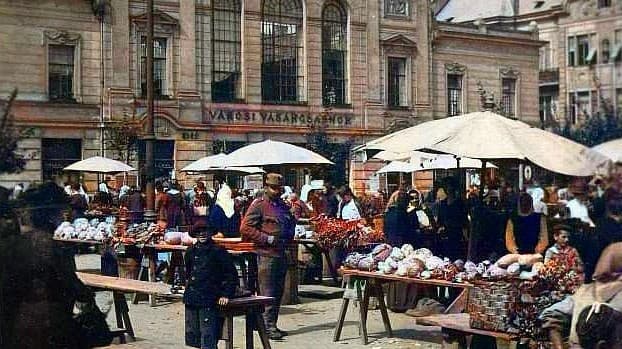Mestská tržnica - Na mieste súčasnej Starej tržnice stála bašta z 15. storočia, ktorá bola súčasťou mestského opevnenia. Súčasná budova bola postavená v roku 1910.
