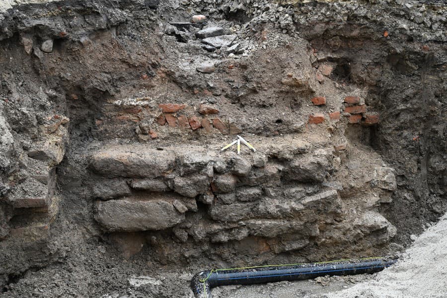 Archeológovia našli pod cestou
