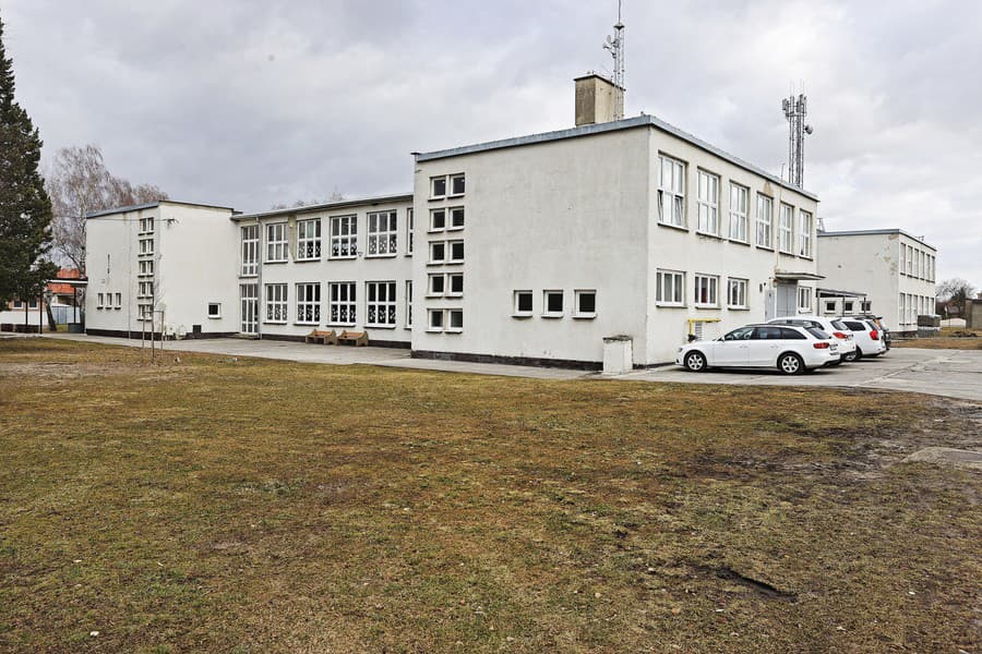 Na škole v Borskom Mikuláši riešia nepríjemný prípad.