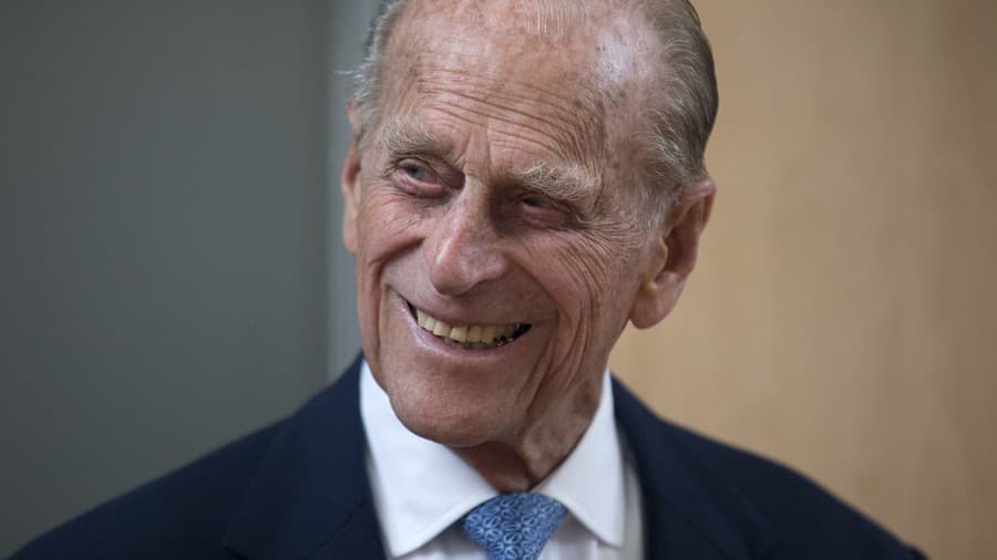 Princ Philip († 99).