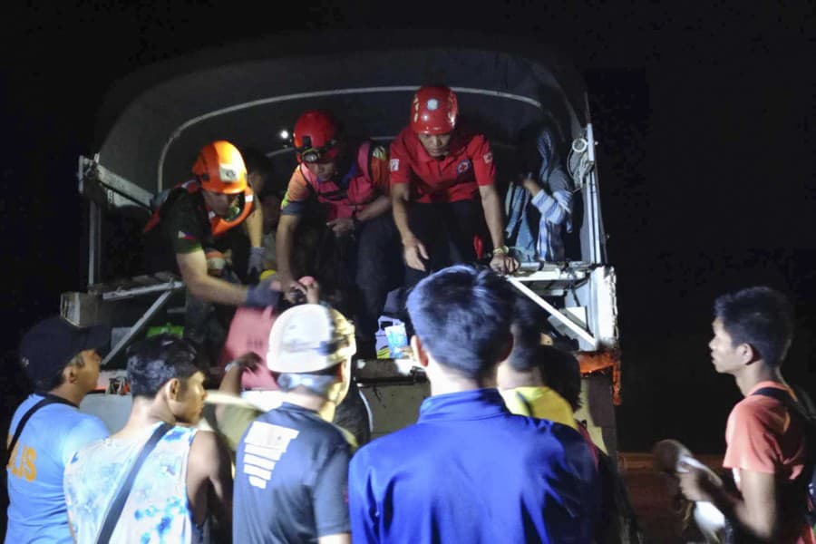 Pomáhajú záchranári Červeného kríža (ilustračná foto).