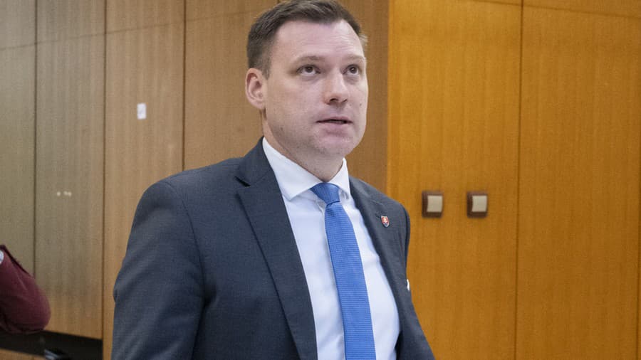 Na snímke minister životného