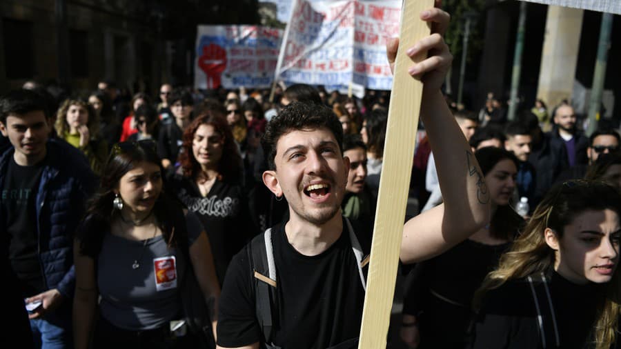 V Aténach protestovalo približne