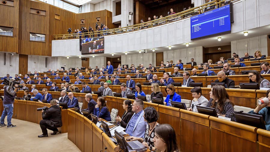 Poslanci hlasovali o pozmeňovacích