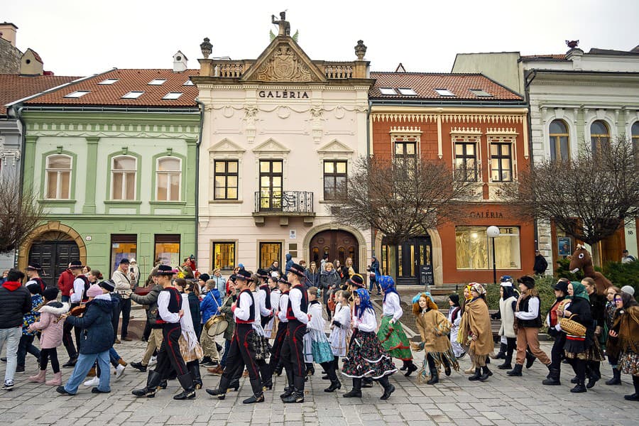 Prešov. Dlhý sprievod tiahol