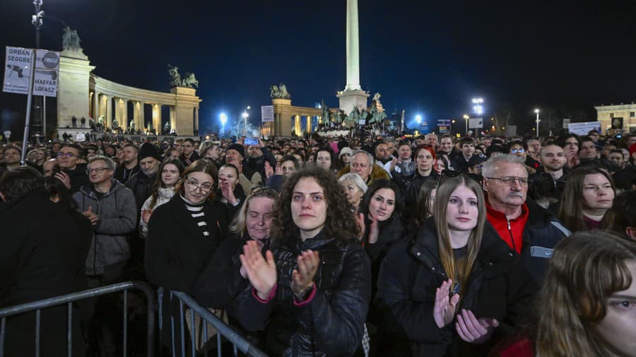 Tisíce ľudí sa zhromaždili