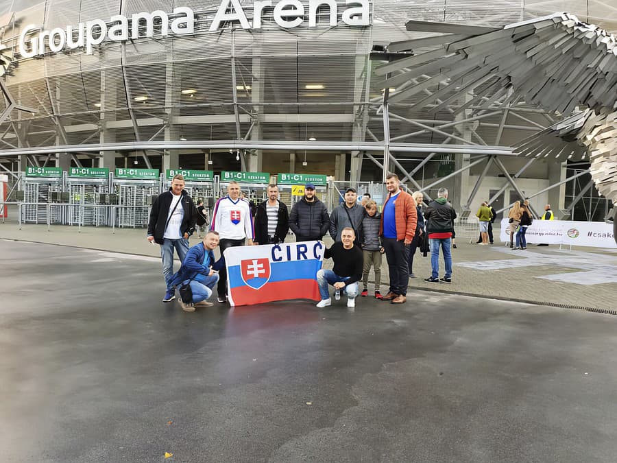 Fanúšikovia z Čirča pred pamätným futbalovým zápasom v Budapešti