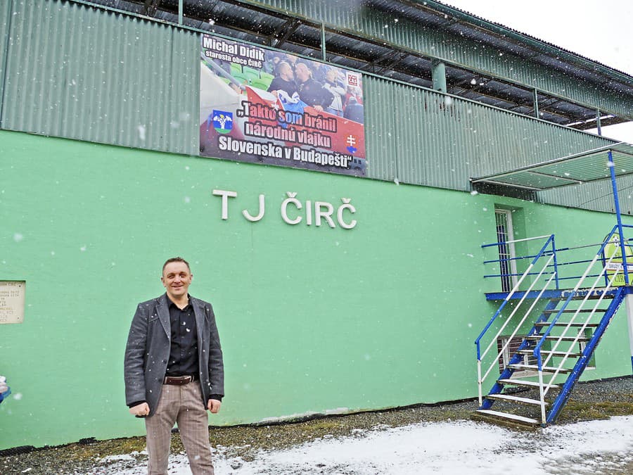 Starosta umiestnil pamätný bilbord na futbalový štadión.