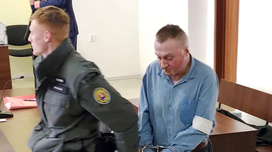 Vladimír mal Katarínu pripraviť o život tak, že ju mal niekoľkokrát bodnúť kuchynským nožom a neskôr úmyselne spôsobiť v rodinnom dome, kde spolu žili, požiar. 